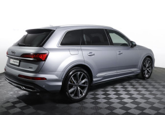 Подержанный автомобиль Audi Q7 2021 года (5 фото)