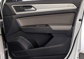 Подержанный автомобиль Volkswagen Teramont 2023 года (25 фото)