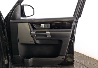 Подержанный автомобиль Land Rover Discovery 2016 года (25 фото)