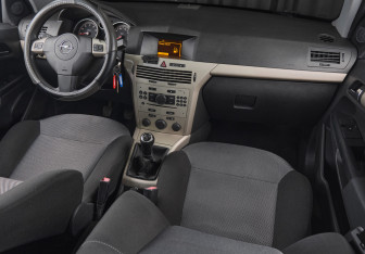 Подержанный автомобиль Opel Astra Hatchback 2008 года (10 фото)