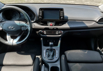 Подержанный автомобиль Hyundai i30 Hatchback 2019 года (12 фото)