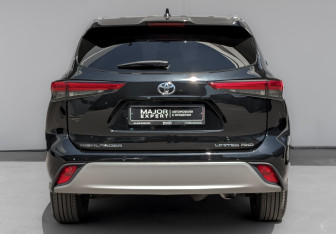 Подержанный автомобиль Toyota Highlander 2025 года (6 фото)