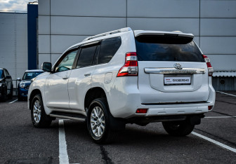 Подержанный автомобиль Toyota Land Cruiser Prado 2014 года (7 фото)