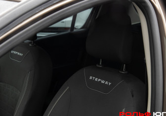 Подержанный автомобиль Renault Sandero 2019 года (18 фото)