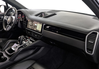 Подержанный автомобиль Porsche Cayenne 2021 года (13 фото)