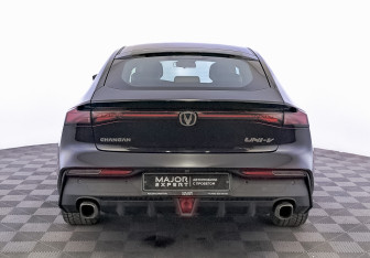 Подержанный автомобиль Changan UNI-V 2022 года (6 фото)