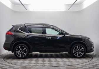Подержанный автомобиль Nissan X-Trail 2019 года (5 фото)