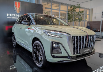Новый Hongqi HS3 2025 (2 фото)