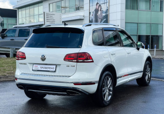 Подержанный автомобиль Volkswagen Touareg 2017 года (5 фото)