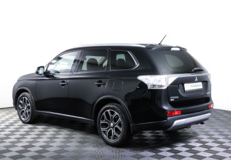 Подержанный автомобиль Mitsubishi Outlander 2014 года (7 фото)