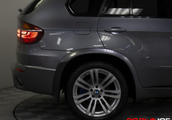 Подержанный автомобиль BMW X5 2010 года (27 фото)