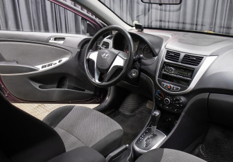 Подержанный автомобиль Hyundai Solaris Sedan 2011 года (9 фото)