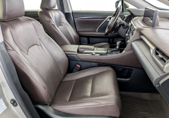Подержанный автомобиль Lexus RX 2021 года (25 фото)