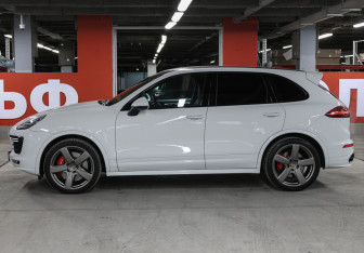 Подержанный автомобиль Porsche Cayenne 2016 года (8 фото)