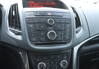 Подержанный автомобиль Opel Zafira Compactvan 2013 года (16 фото)