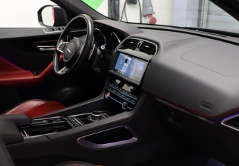 Подержанный автомобиль Jaguar F-Pace 2019 года (19 фото)