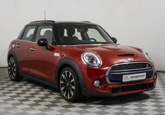 Подержанный автомобиль MINI Hatch 2015 года (3 фото)