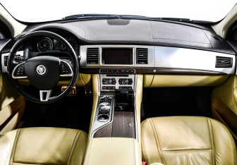 Подержанный автомобиль Jaguar XF Sedan 2011 года (11 фото)