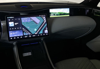 Подержанный автомобиль Avatr 11 2023 года (17 фото)