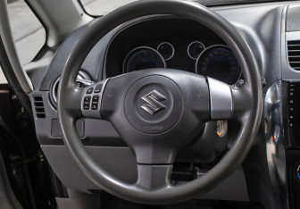 Подержанный автомобиль Suzuki SX4 Hatchback 2014 года (17 фото)