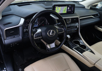 Подержанный автомобиль Lexus RX 2021 года (12 фото)