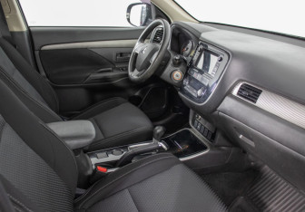 Подержанный автомобиль Mitsubishi Outlander 2017 года (9 фото)