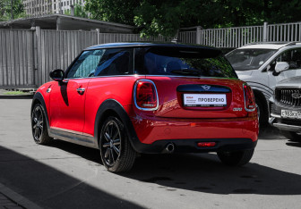 Подержанный автомобиль MINI Hatch 2019 года (6 фото)