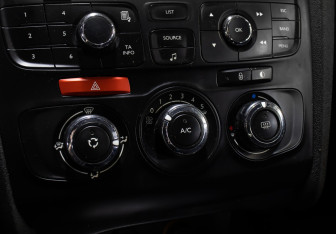 Подержанный автомобиль Citroen C4 Hatchback 2011 года (18 фото)