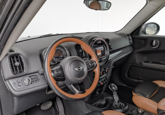 Подержанный автомобиль MINI Countryman 2018 года (15 фото)