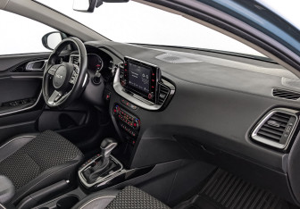 Подержанный автомобиль Kia Ceed Hatchback 2022 года (13 фото)