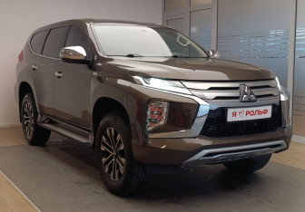 Подержанный автомобиль Mitsubishi Montero Sport 2021 года (3 фото)