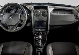 Подержанный автомобиль Renault Duster 2017 года (11 фото)