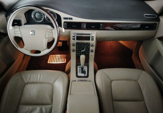 Подержанный автомобиль Volvo XC70 2008 года (9 фото)