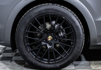 Подержанный автомобиль Porsche Cayenne 2019 года (15 фото)