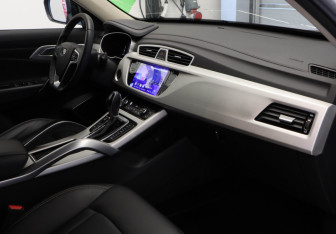 Подержанный автомобиль Geely Atlas 2021 года (22 фото)