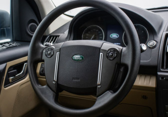 Подержанный автомобиль Land Rover Freelander 2013 года (15 фото)