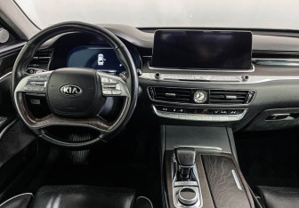 Подержанный автомобиль Kia K900 2019 года (12 фото)
