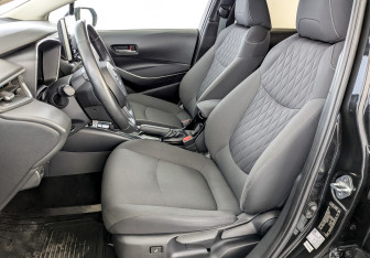 Подержанный автомобиль Toyota Corolla Sedan 2019 года (20 фото)