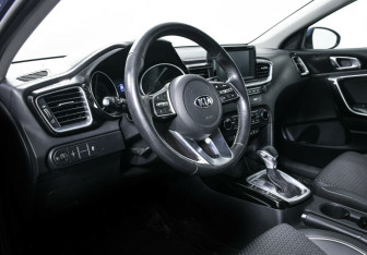 Подержанный автомобиль Kia Ceed Wagon 2019 года (10 фото)