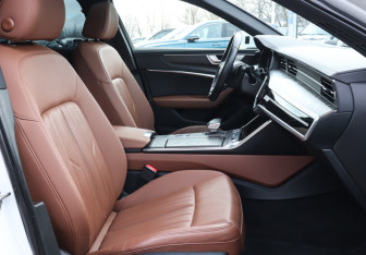 Подержанный автомобиль Audi A6 Sedan 2020 года (14 фото)