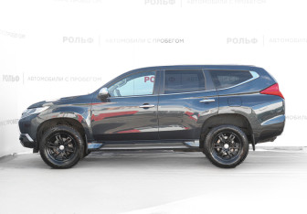 Подержанный автомобиль Mitsubishi Pajero Sport 2019 года (8 фото)