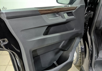 Подержанный автомобиль Volkswagen Multivan 2021 года (19 фото)