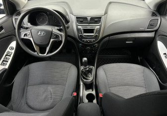 Подержанный автомобиль Hyundai Solaris Sedan 2015 года (11 фото)