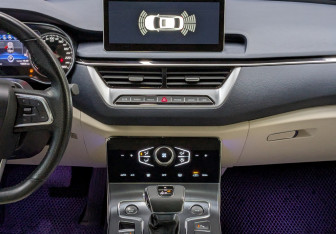 Подержанный автомобиль Hongqi H5 2022 года (15 фото)