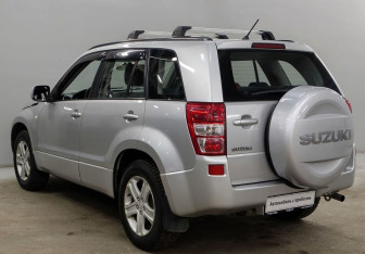 Подержанный автомобиль Suzuki Grand Vitara 2007 года (7 фото)