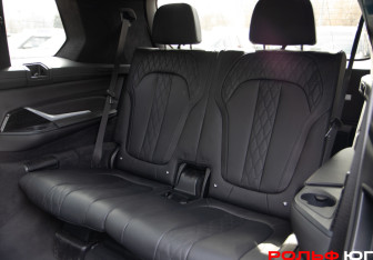 Подержанный автомобиль BMW X7 2020 года (12 фото)