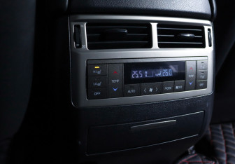 Подержанный автомобиль Lexus LX 2015 года (22 фото)