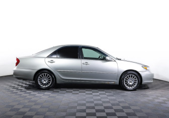Подержанный автомобиль Toyota Camry Sedan 2002 года (4 фото)