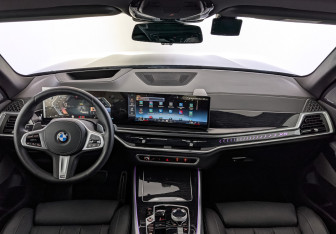 Подержанный автомобиль BMW X5 2025 года (14 фото)