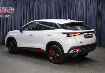 Подержанный автомобиль Omoda C5 2023 года (7 фото)